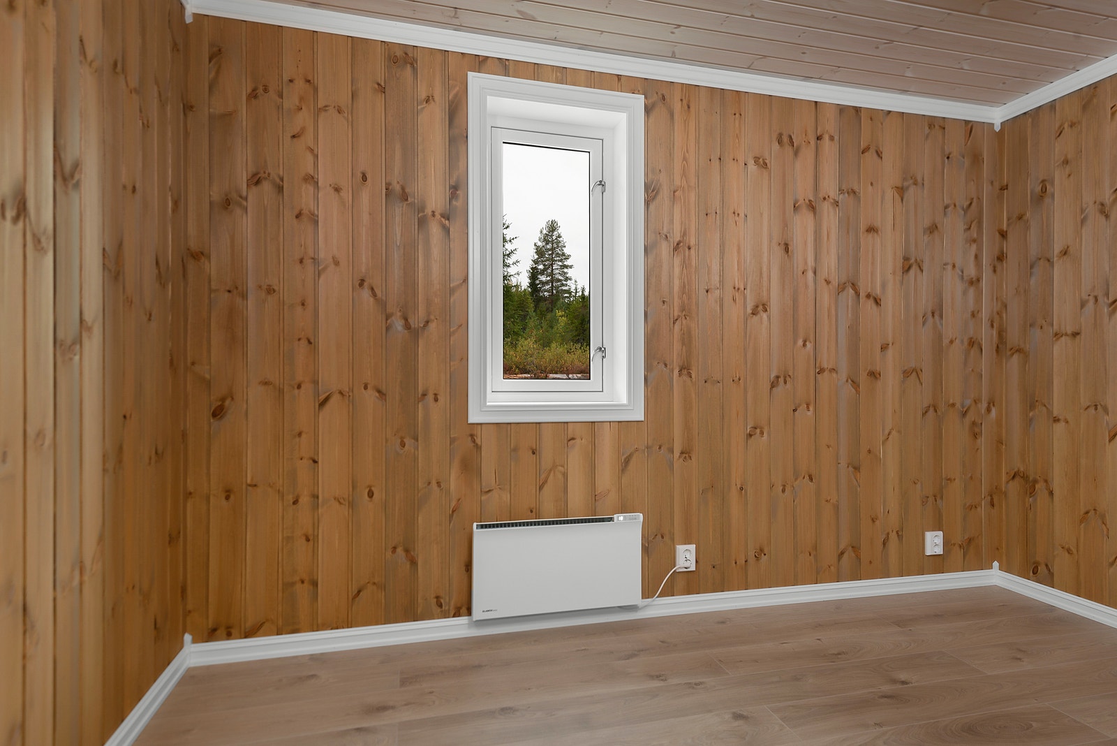 Soverom nr 2 i 1. etg har også plass til dobbelseng eller familiekøyeseng. På veggen mot teknisk rom er god plass til garderobeskap Galleribilde