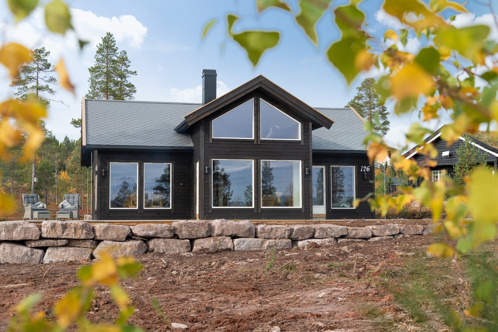 Store vinduer gir masse lys og sol Galleribilde