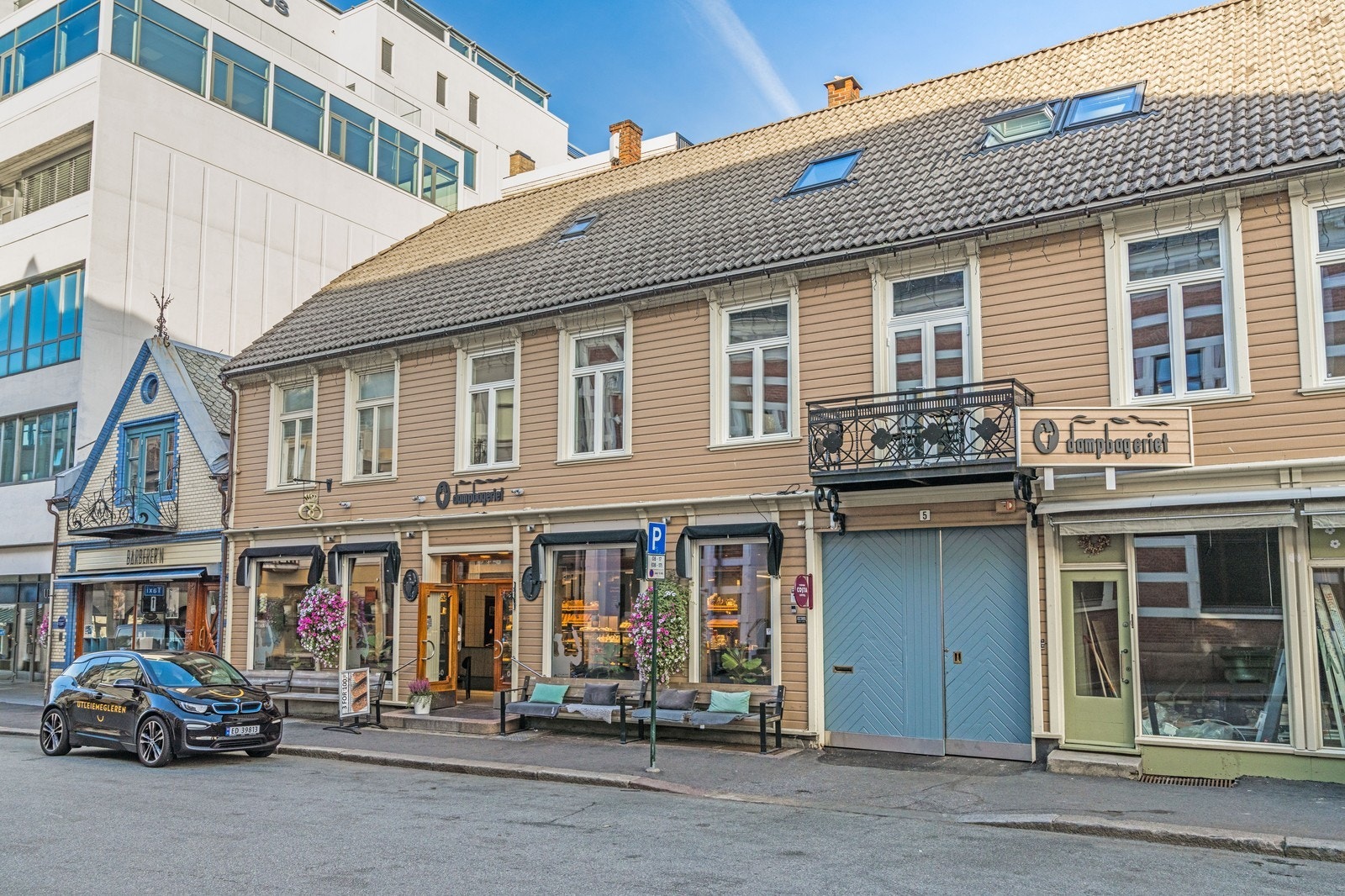 Erverdig og storslått. Med Dampbakeriet som nærmeste nabo er det fristende å ta frokosten "ute". Galleribilde