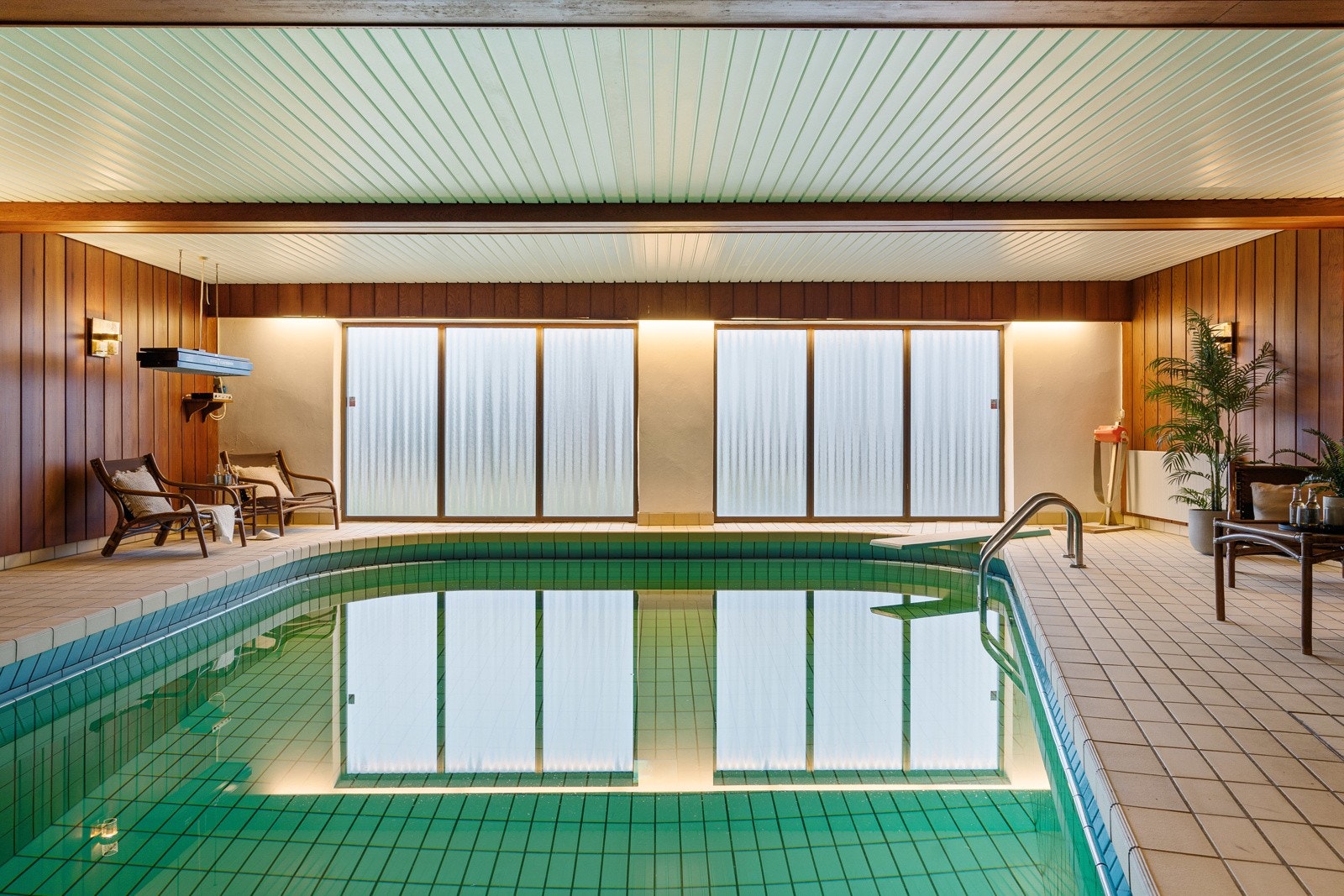 8 meter langt og 190 cm dypt. Galleribilde