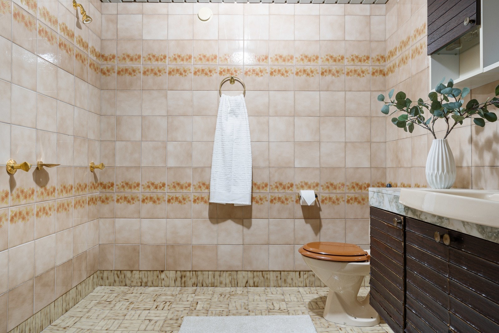 Badet i første etasje tilknyttet poolområdet. Galleribilde