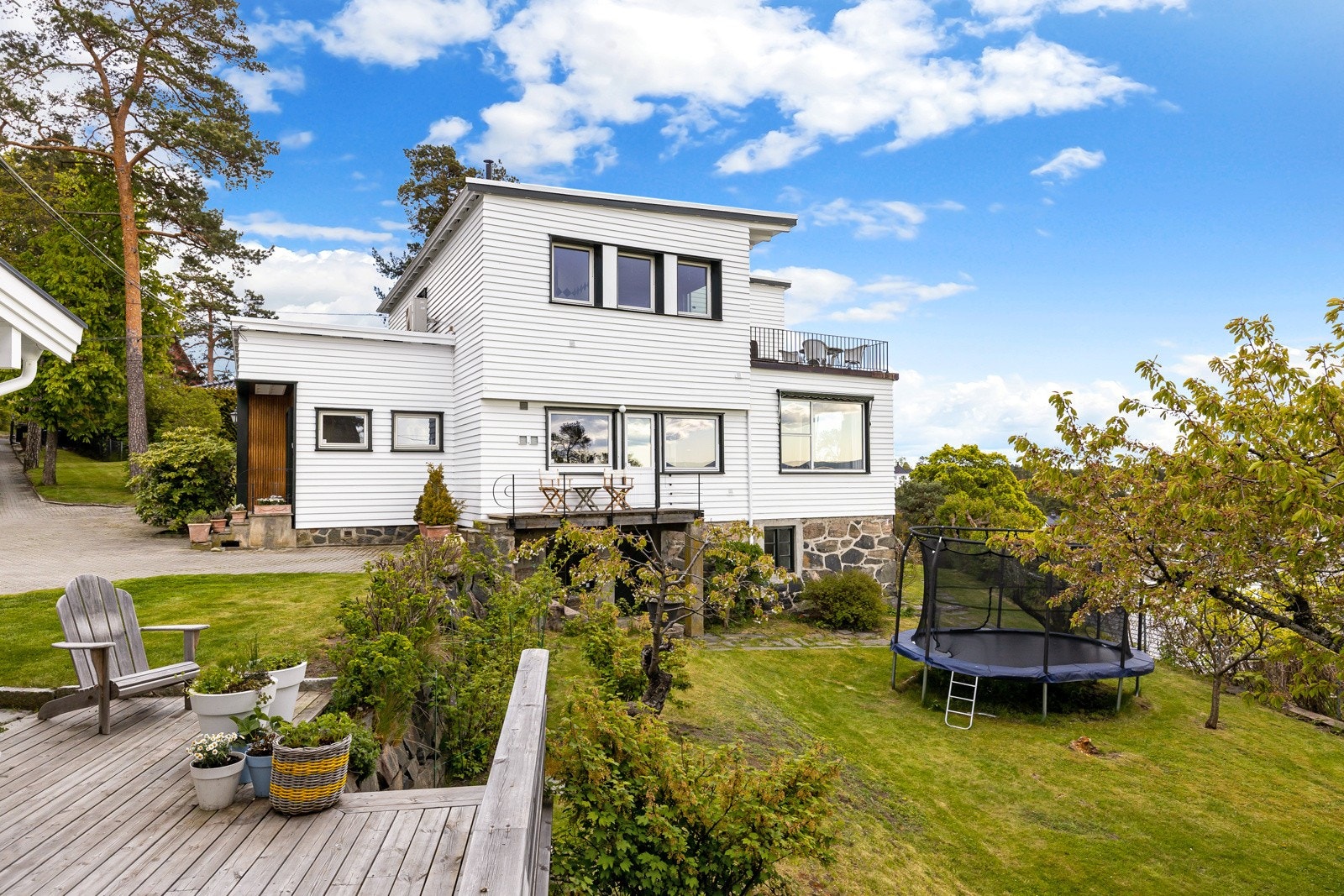 Utsikten fra terrassen til portnerboligen Galleribilde