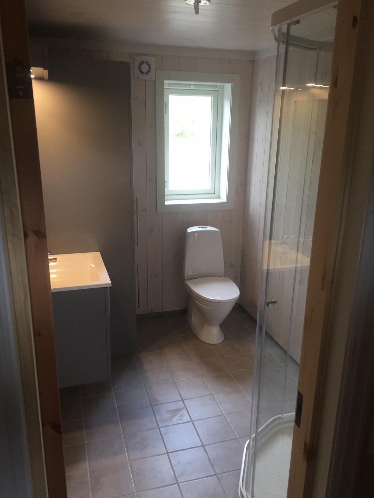 Interiørbilde tilsvarende hytte -bad Galleribilde