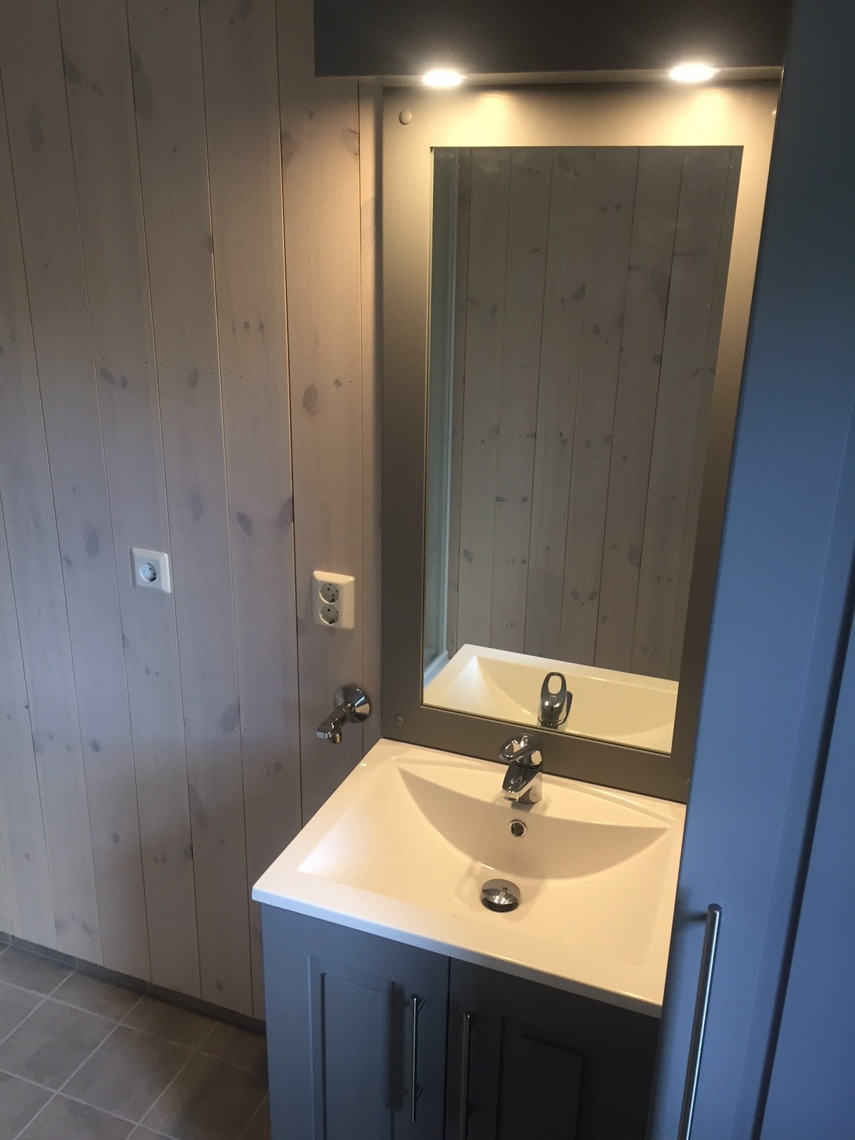 Interiørbilde tilsvarende hytte -bad Galleribilde