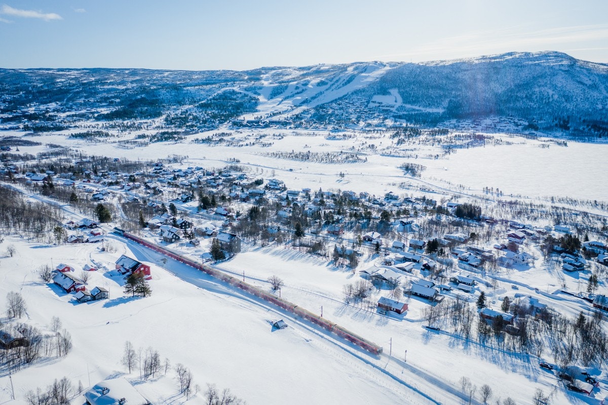 Geilo er midtpunktet mellom øst og vest, og det er lett å komme hit både med bil og tog Galleribilde