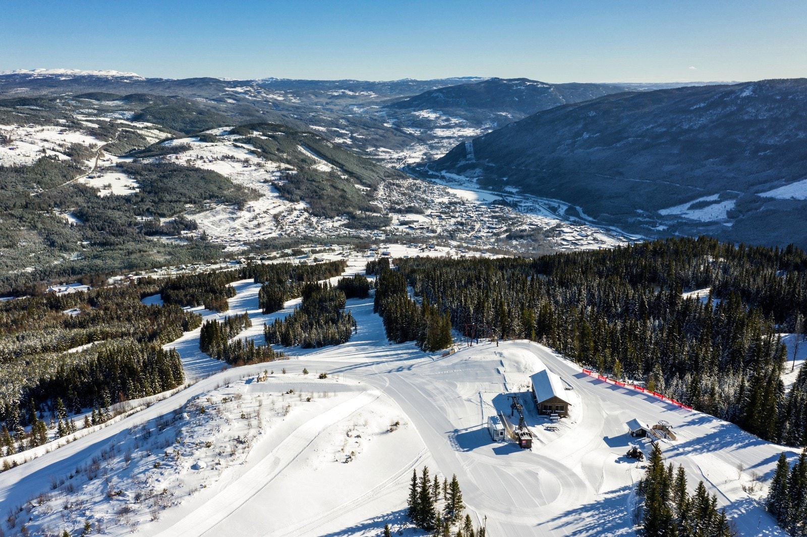 Skisenteret med Gol i bakgrunnen Galleribilde