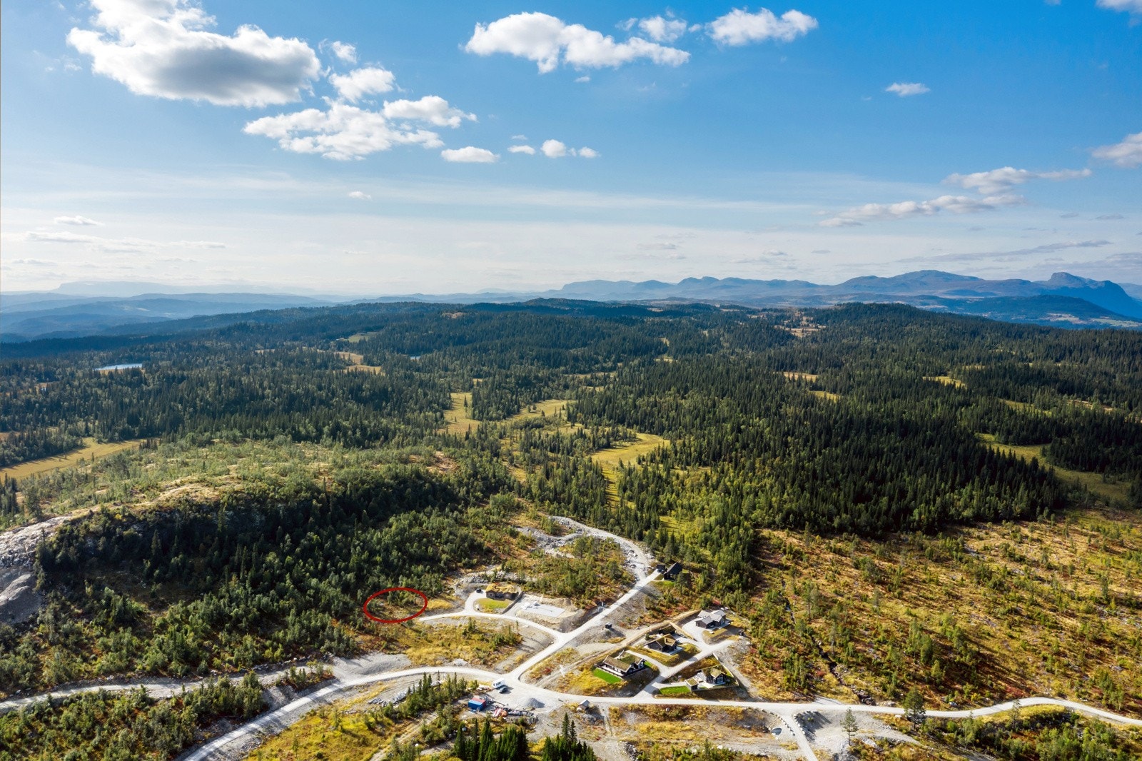 Fantastisk tureldorado sommer og vinter (til høyre i bildet er Hemsedalsfjella. Helt til venstre er Hallingskarvet) Galleribilde