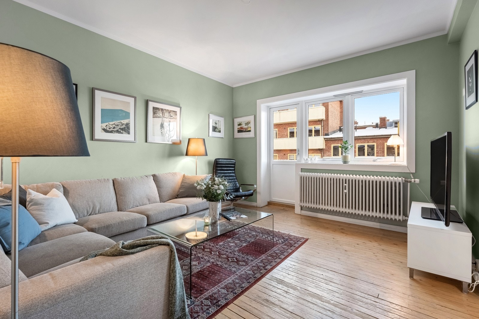 Fra stuen er det utgang til en sydvest-vendt balkong på ca. 3,8 kvm. Galleribilde