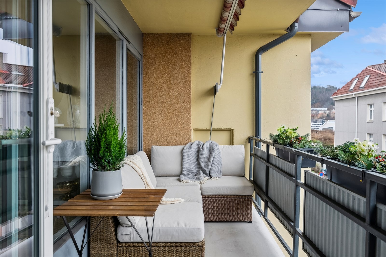 På balkongen nyter man solen fra tidlig ettermiddag til sen kveld. Galleribilde