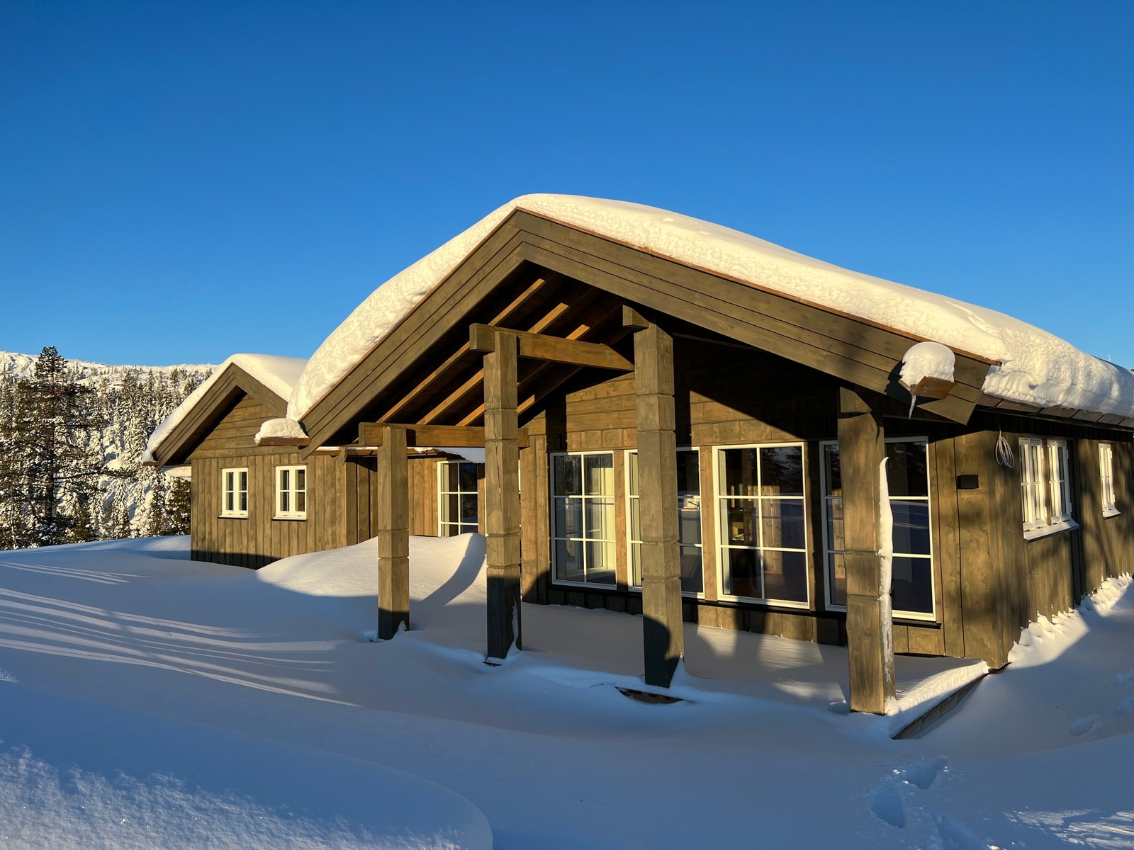 Hytta i vinterdrakt Galleribilde