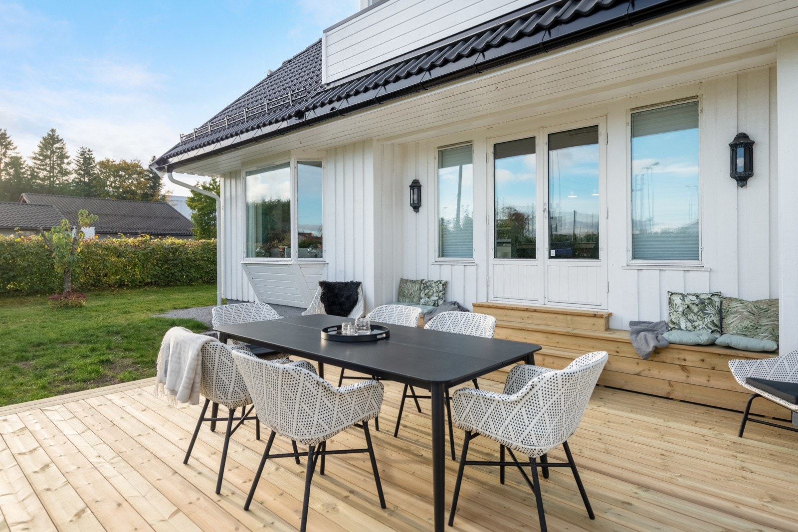 Flott og solrik uteplass Galleribilde