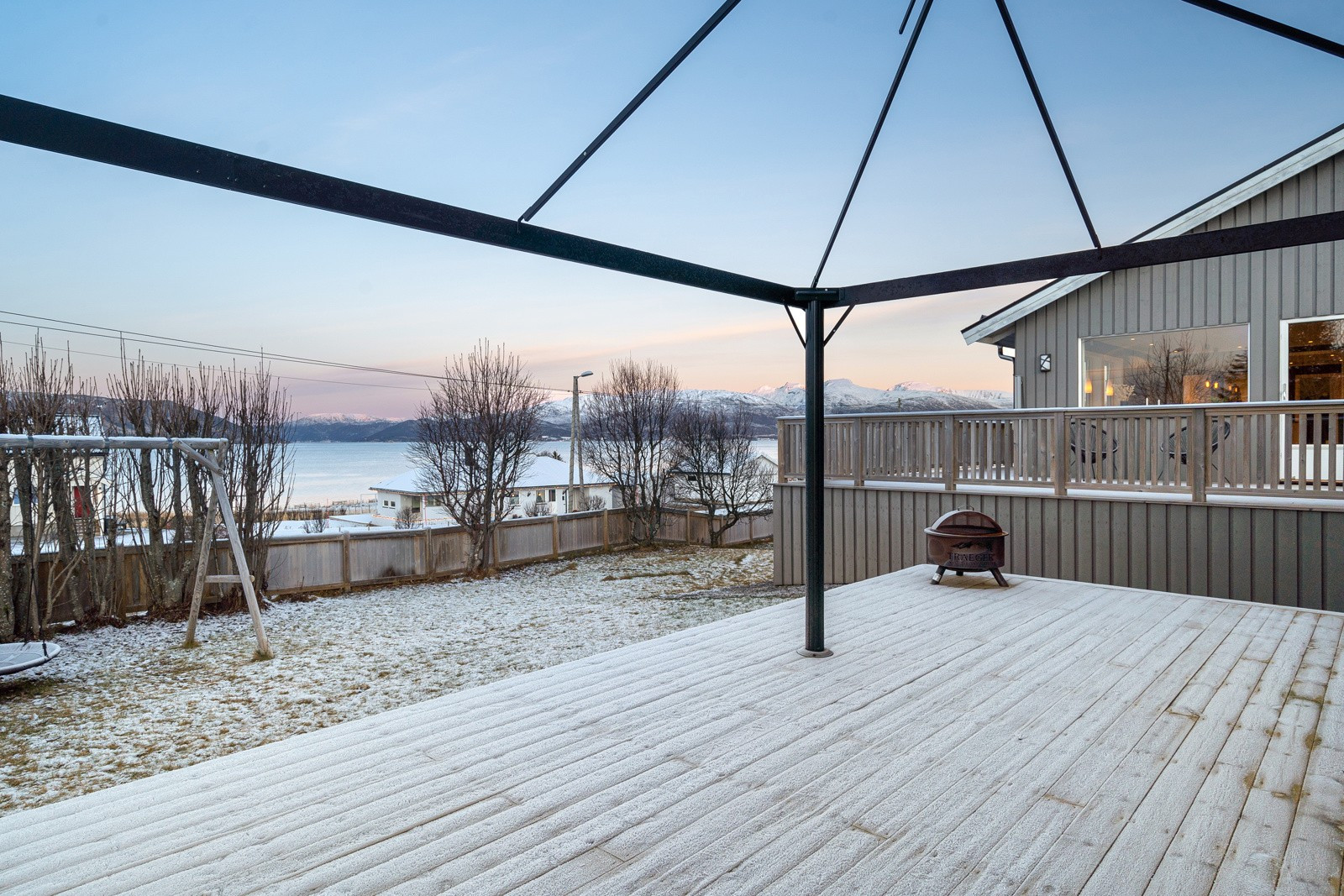 Terrasse er på to nivå, her markterrassen.