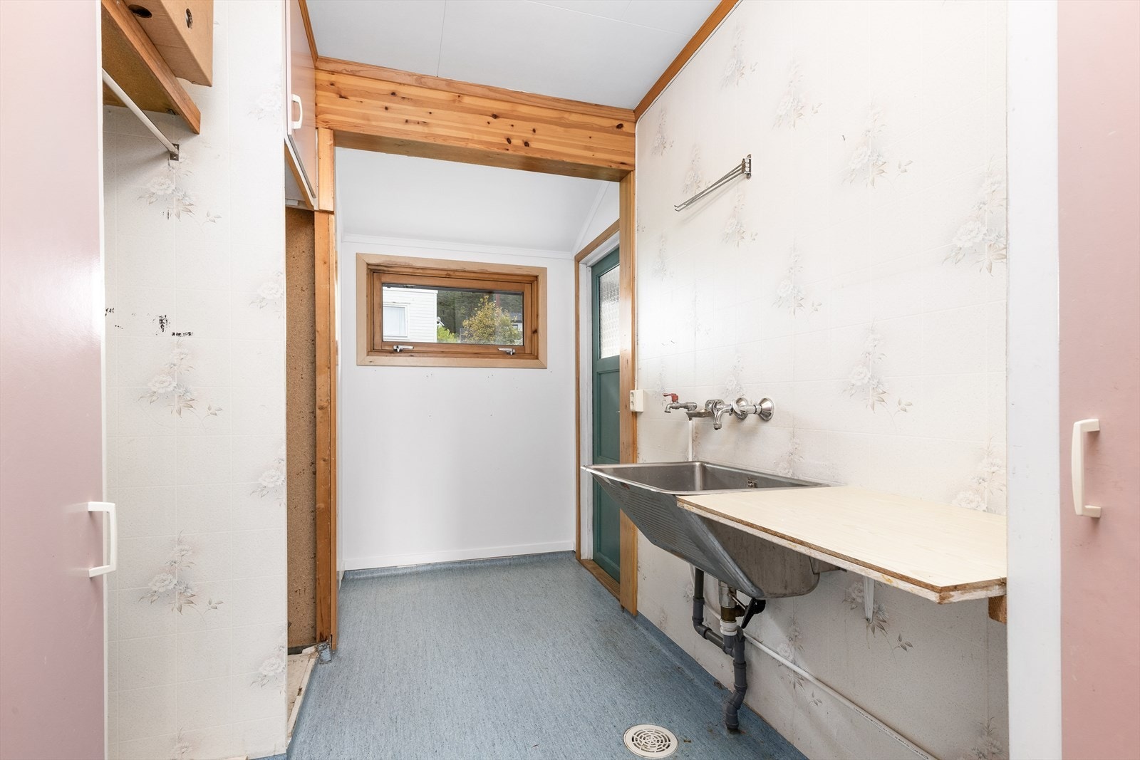 Gang med inngangsdør 1.etg/vaskerom Galleribilde