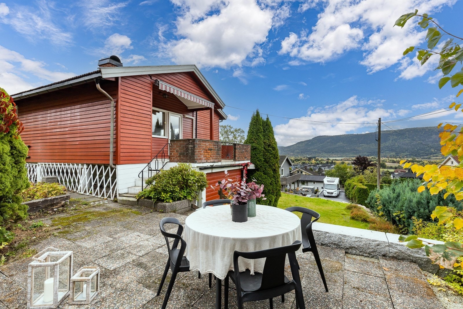 Uteplass med gode solforhold Galleribilde