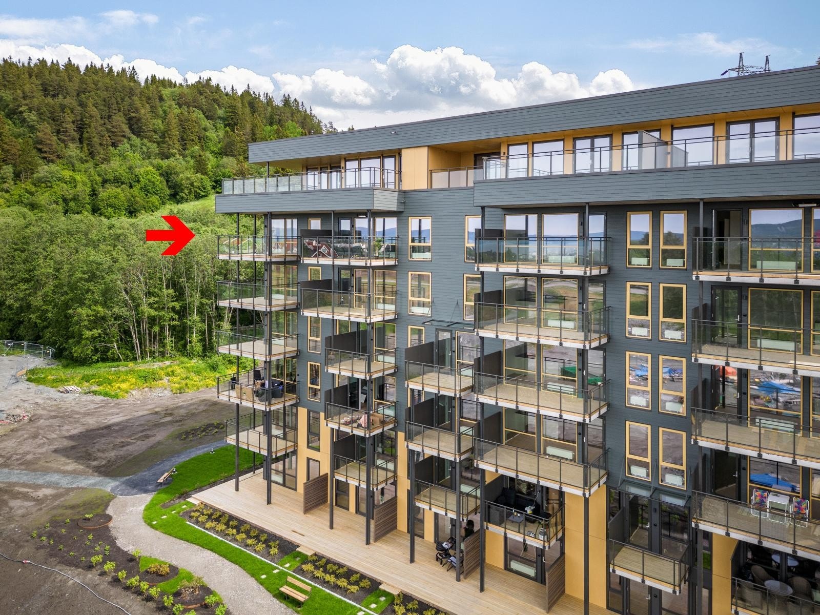 Leiligheten ligger pent til i 6. etasje med strålende utsikt. Bygget ble ferdigstilt sommer 2022. Galleribilde