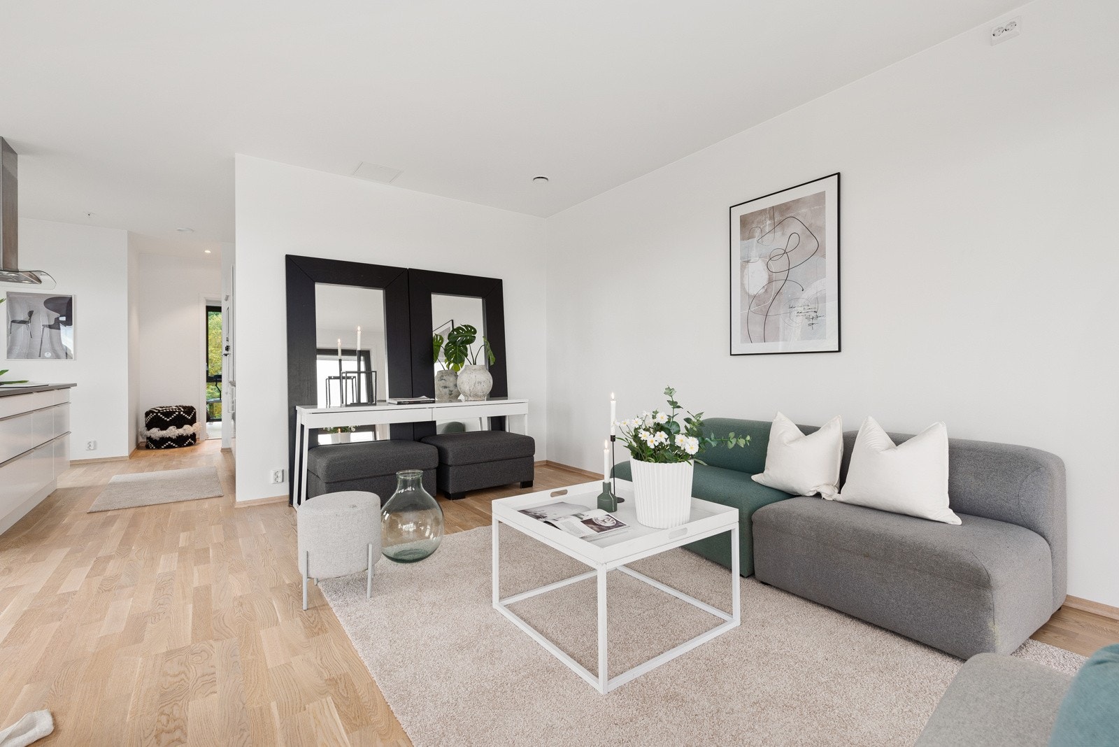 Stua har en god utforming som åpner for flere møbleringsmuligheter. Galleribilde