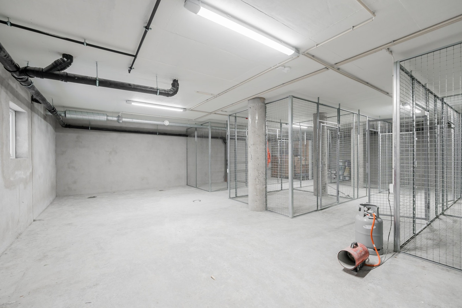 Fellesareal, hvor beboerne disponerer egen bod. Galleribilde