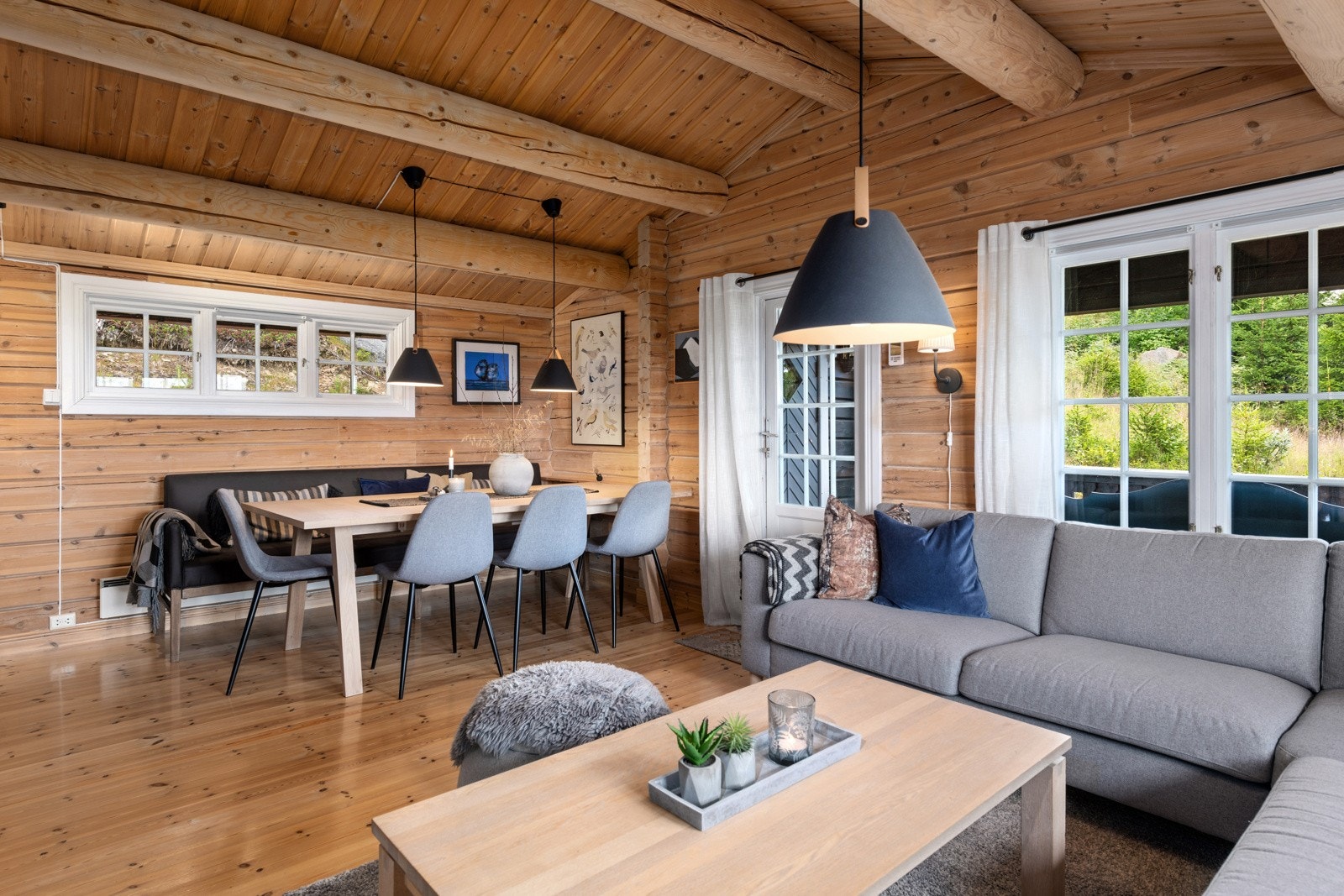 Stue/spisestue med utgang til terrasse Galleribilde