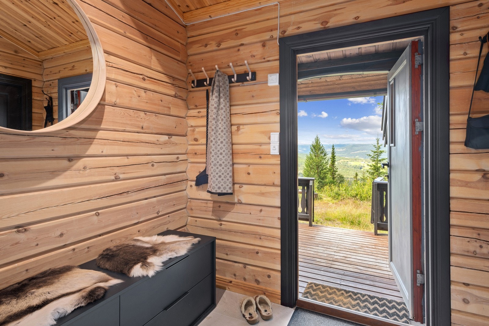 Den vakre naturen møter deg idet du slår opp døren Galleribilde