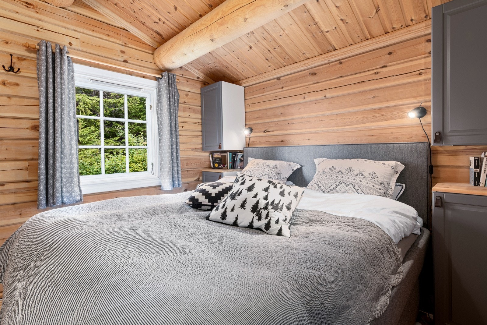 Soverom 2 med plass til dobbelseng Galleribilde