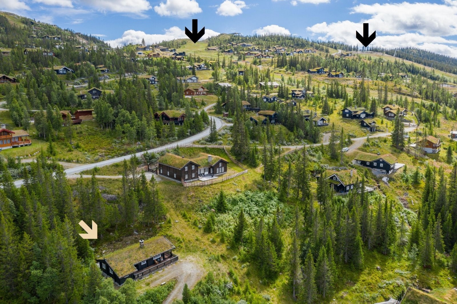 Vinterstid kan man spenne på seg skiene rett i hytteveggen og ski til og fra alpinbakken når det er nok snø i terrenget. Galleribilde