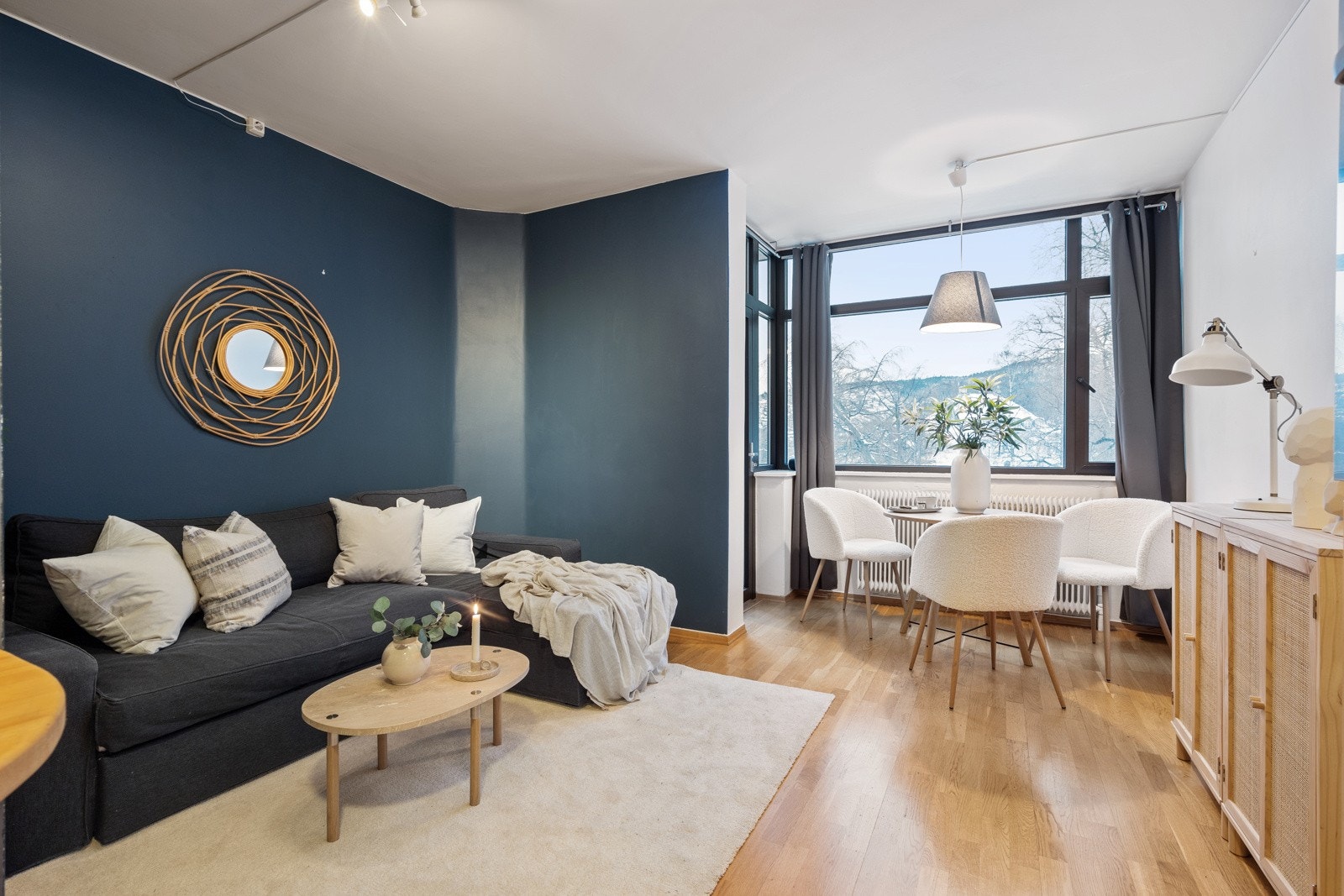 Velkommen til Elvegata 18 - en innbydende og arealeffektiv selveierleilighet beliggende i hjertet av Trondheim. Galleribilde