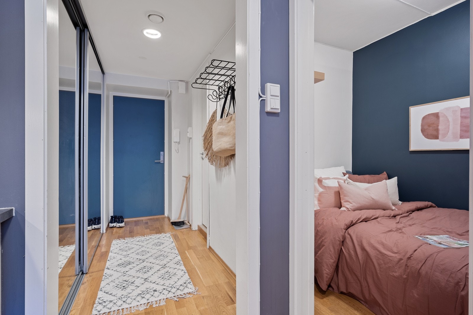 Det er soneparkering i området etter gjeldende bestemmelser fra Trondheim kommune. I tillegg byr områder på gode kollektivforbindelser som enkelt tar deg rundt i byen. Galleribilde