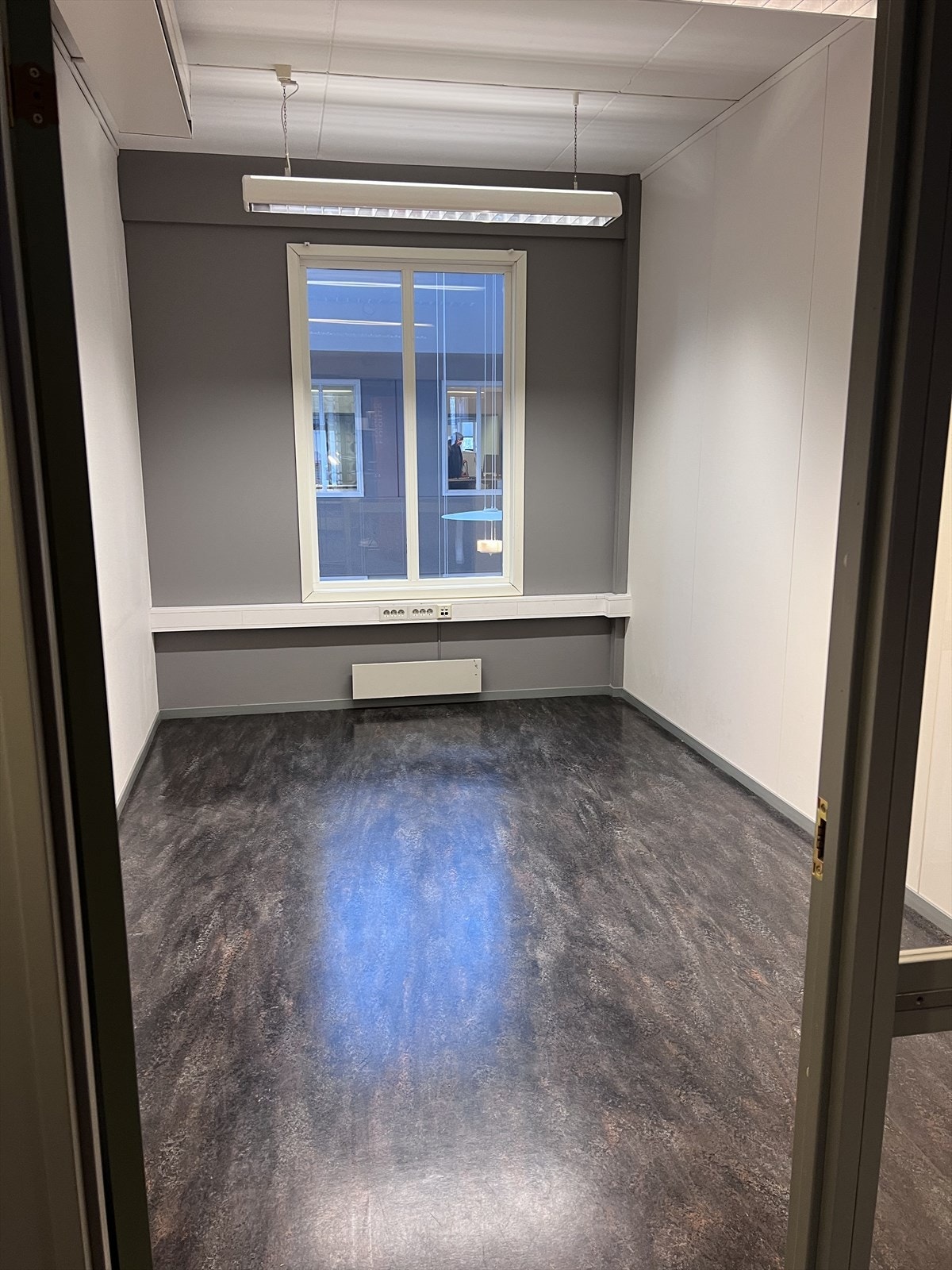 Kontor 13,3 kvm netto - 20 kvm brutto Galleribilde