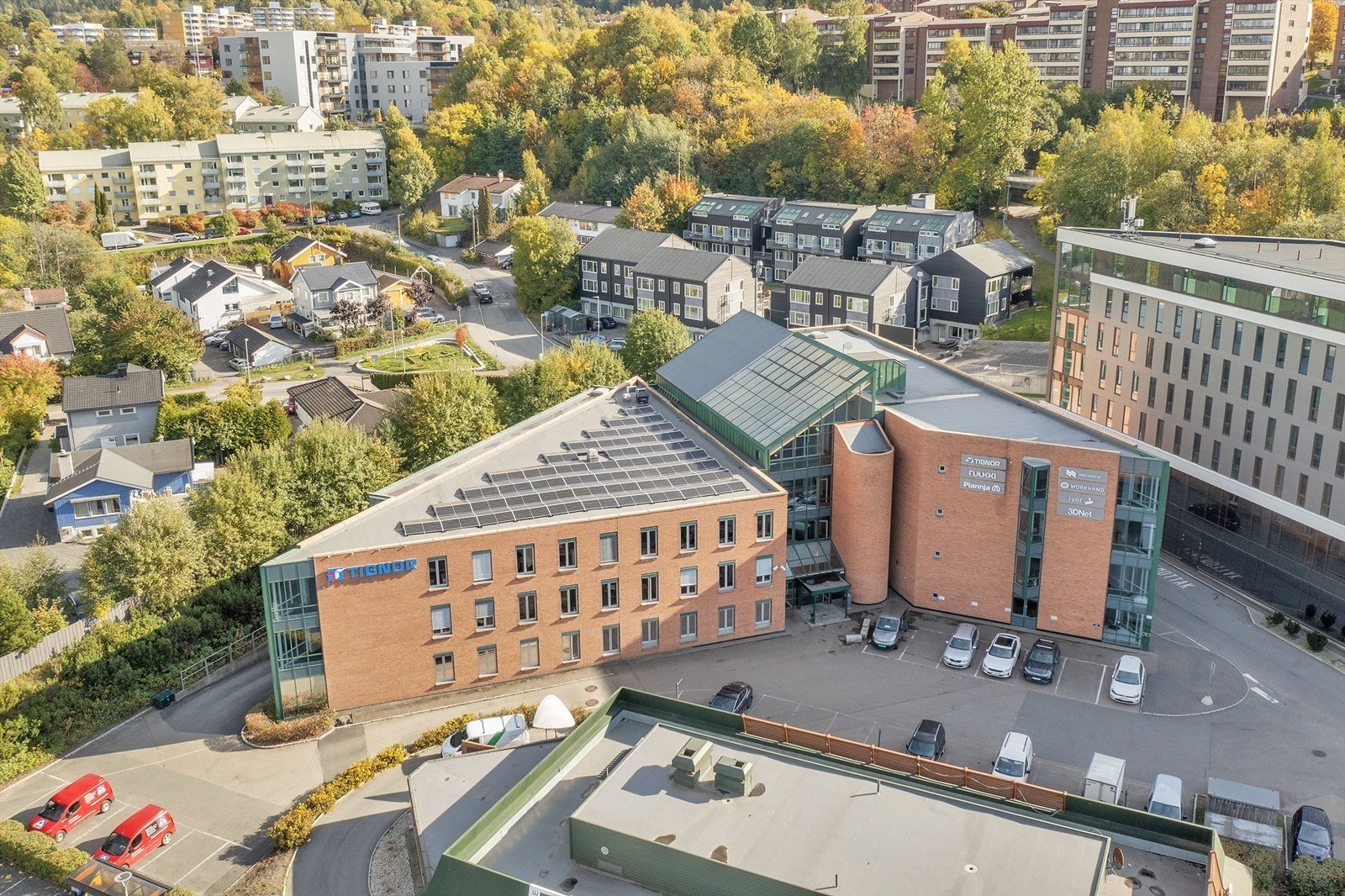 Hovedinngang - med parkering rett utenfor Galleribilde