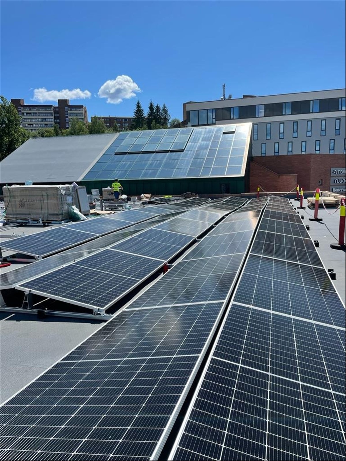 Nylig montert solcellepanel på tak Galleribilde