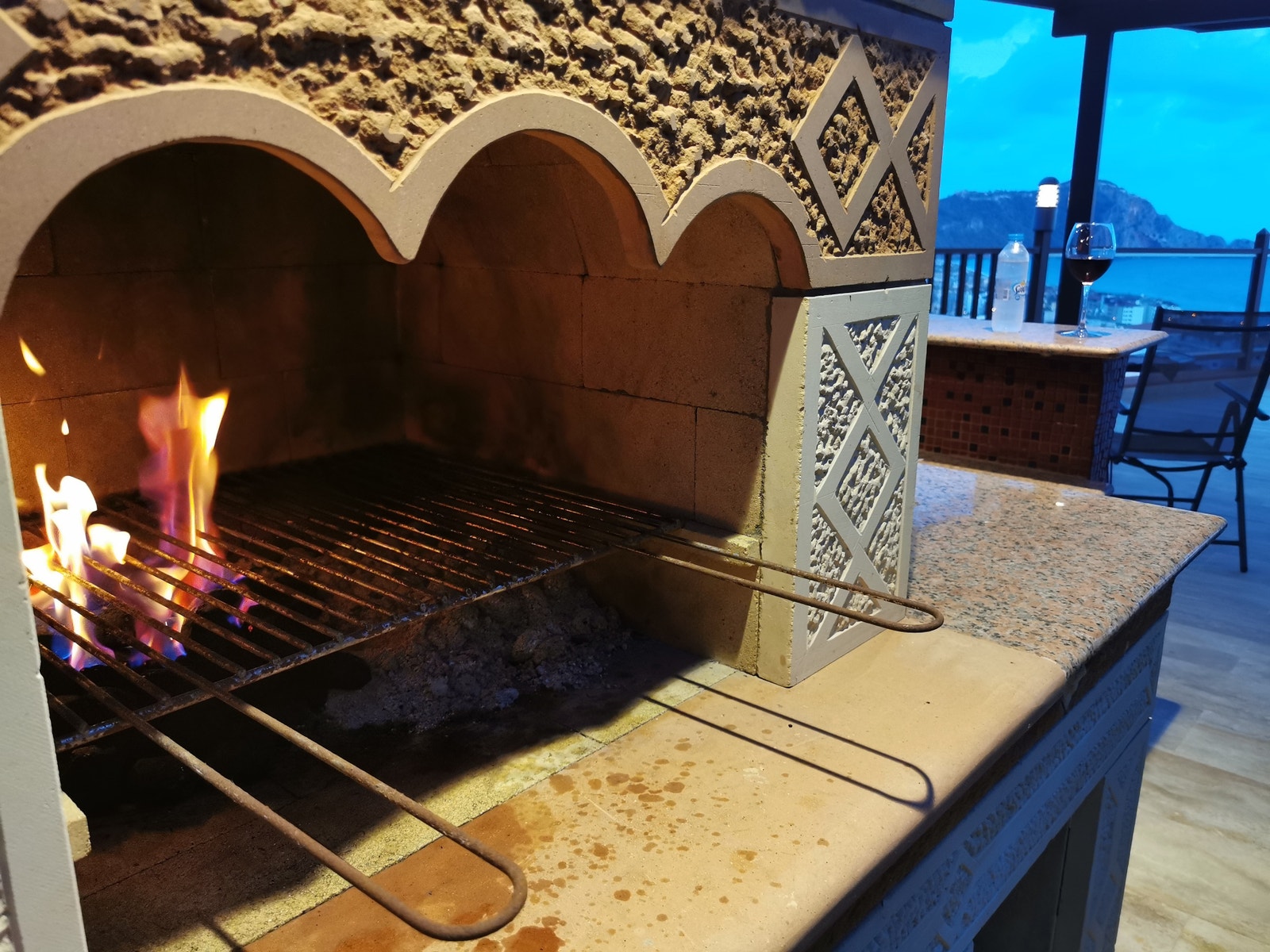 Utegrill for egen hygge og matlaging Galleribilde