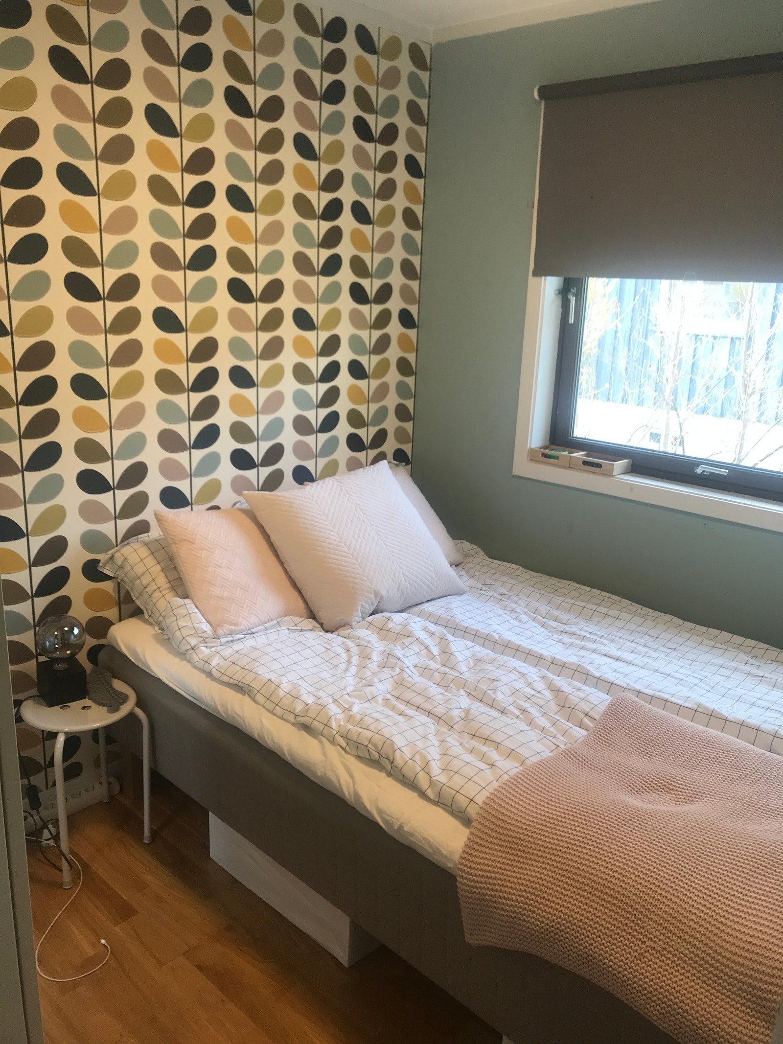 Eget soverom med garderobeskap Galleribilde