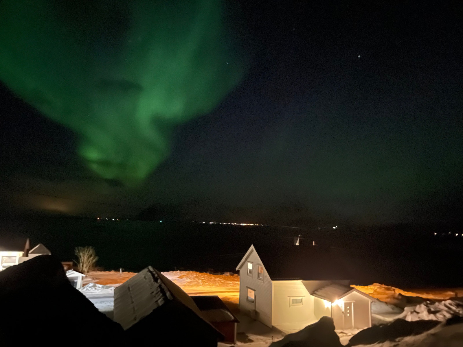 Nordlys over huset Galleribilde