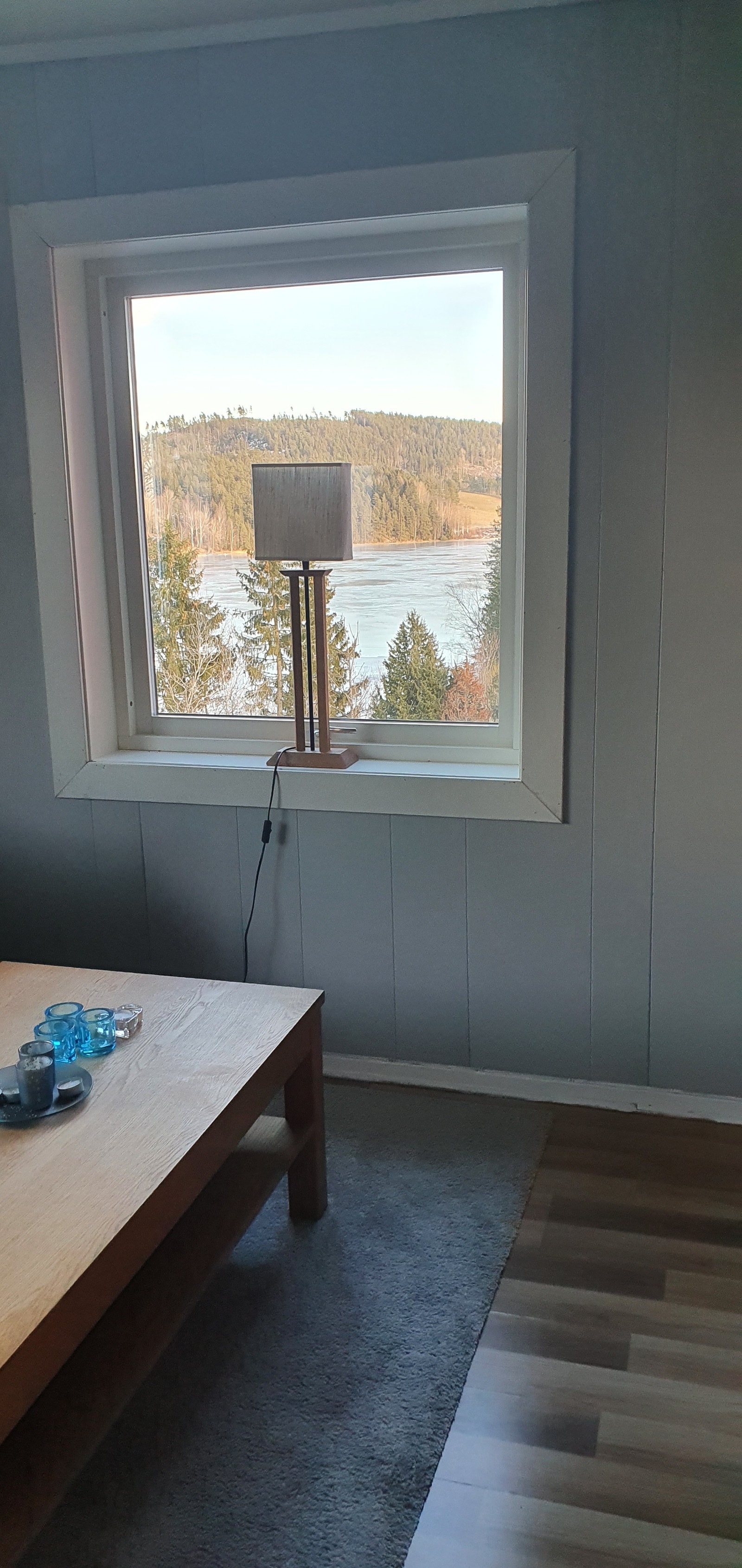 Stue / spisestue ved siden av kjøkkenet. Galleribilde