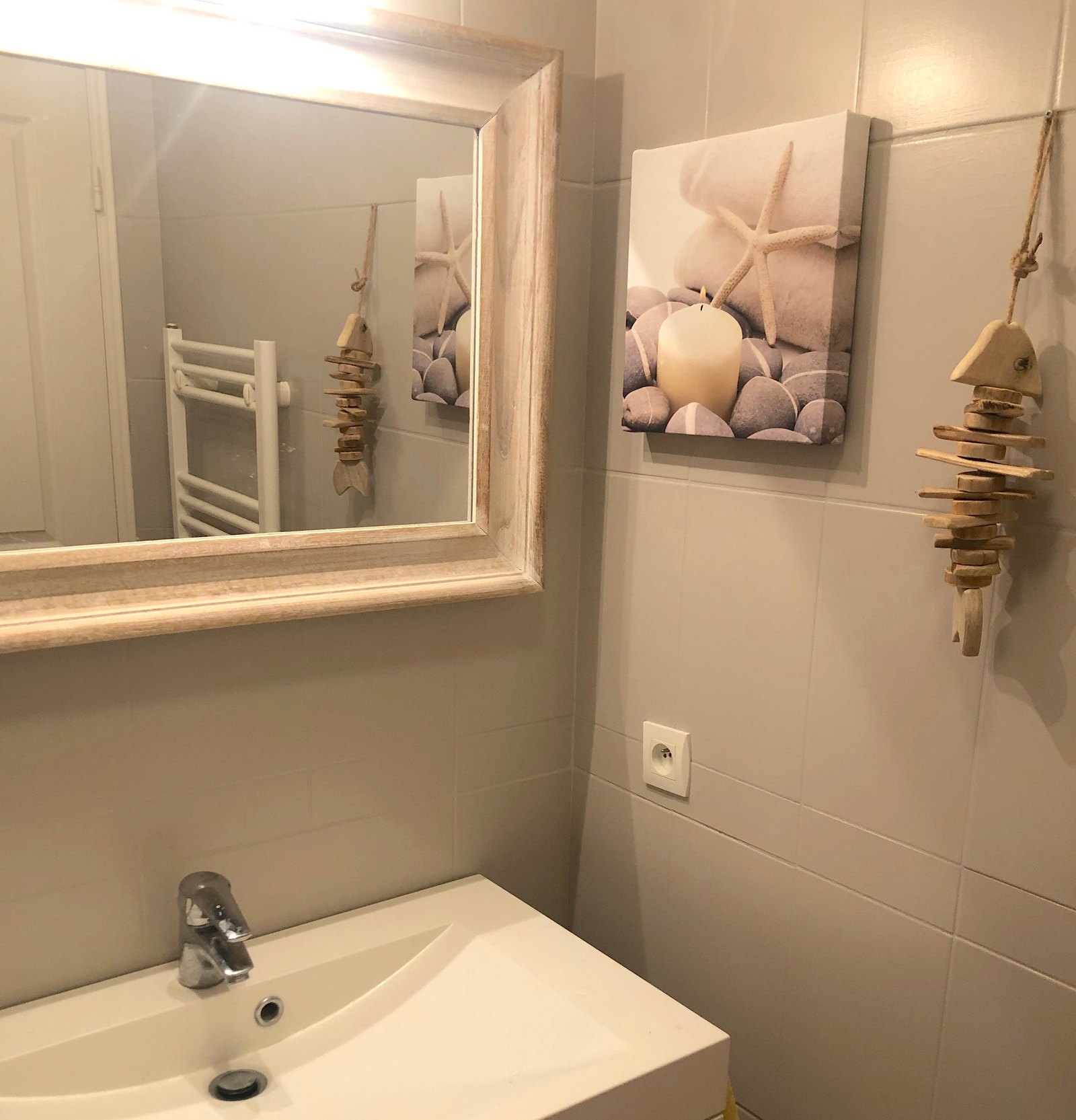 Leiligheten har 1 bad m badekar/dusj og ett bad m dusj / toalett Galleribilde