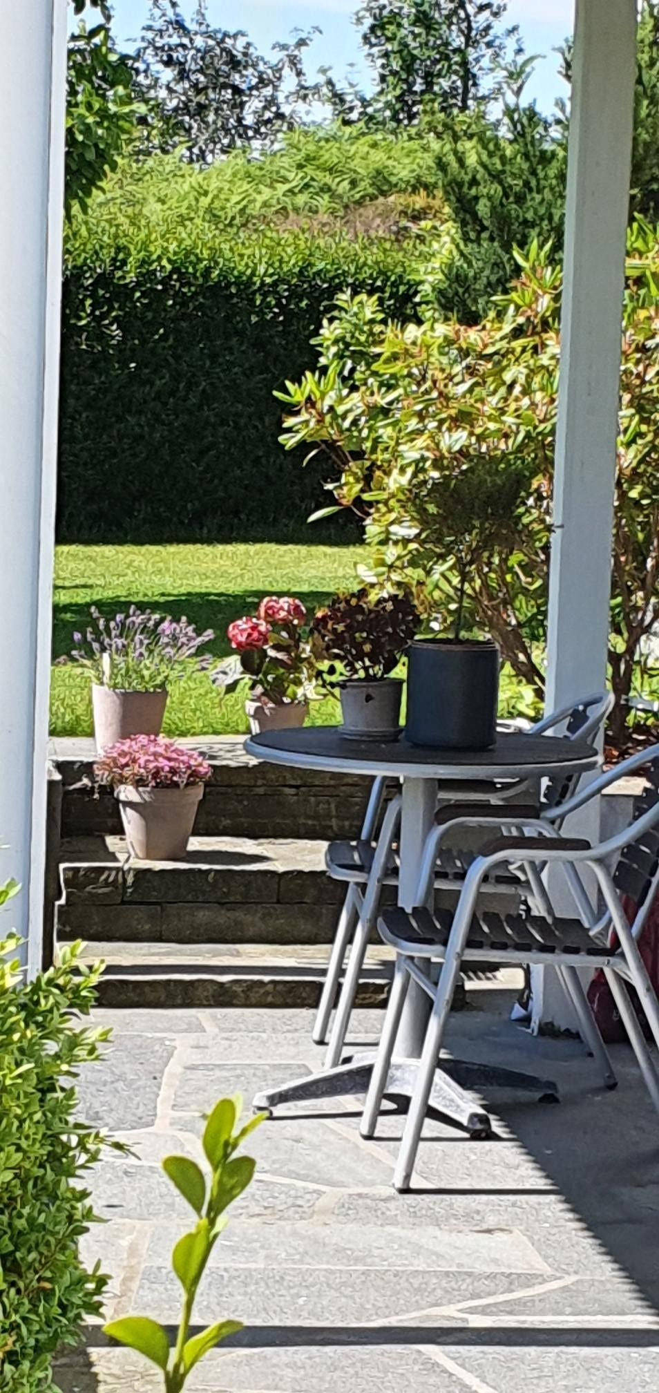 Egen terasse- sol fra morgen til kveld Galleribilde