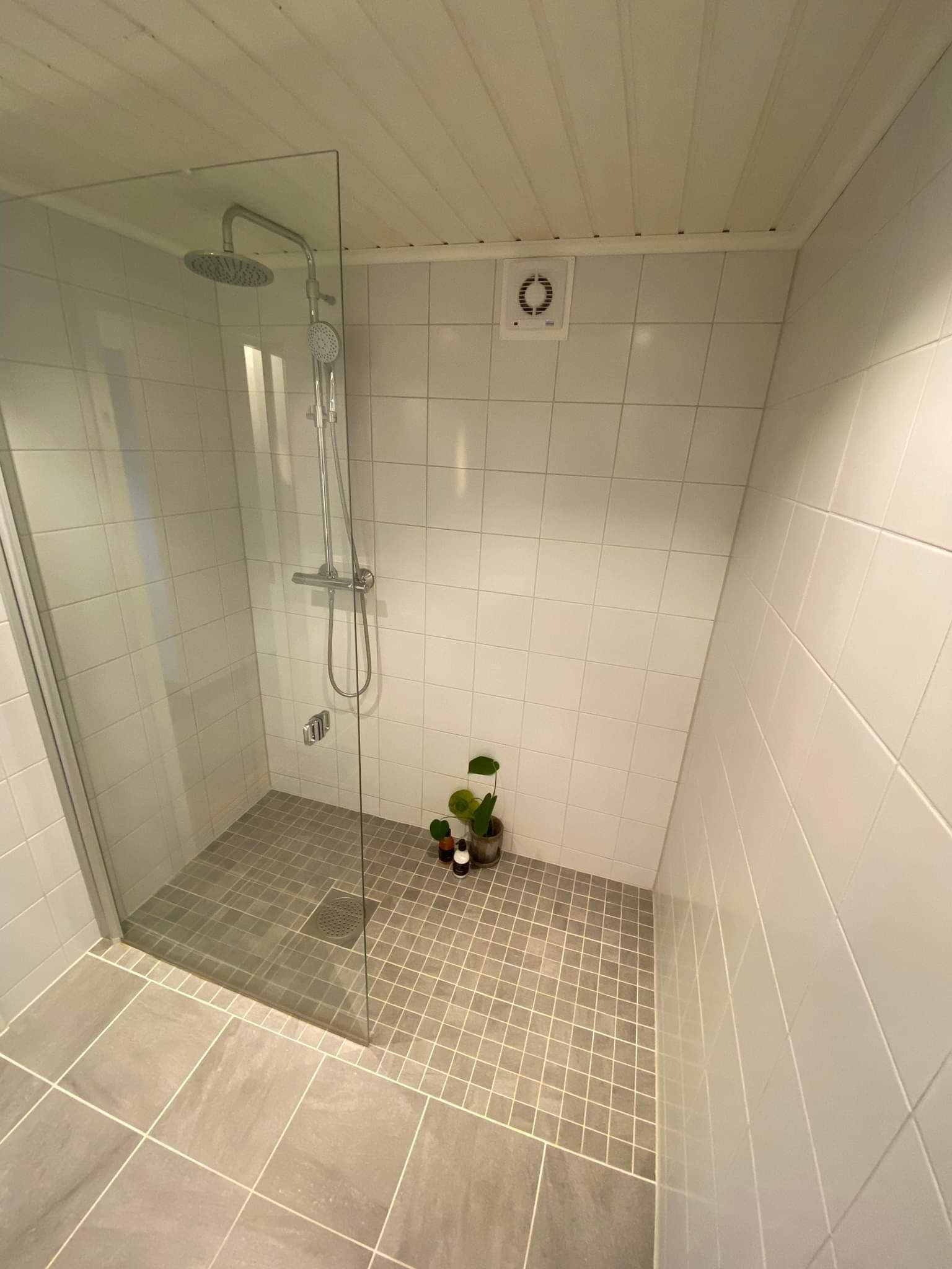 Stor og god dusj Galleribilde