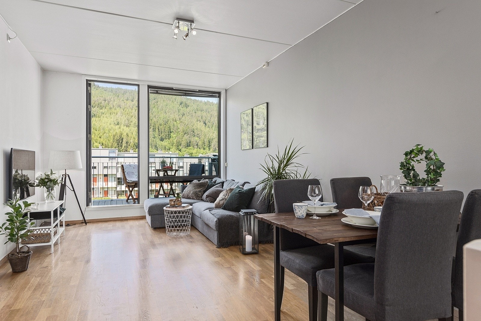 Stua og spisebord Galleribilde