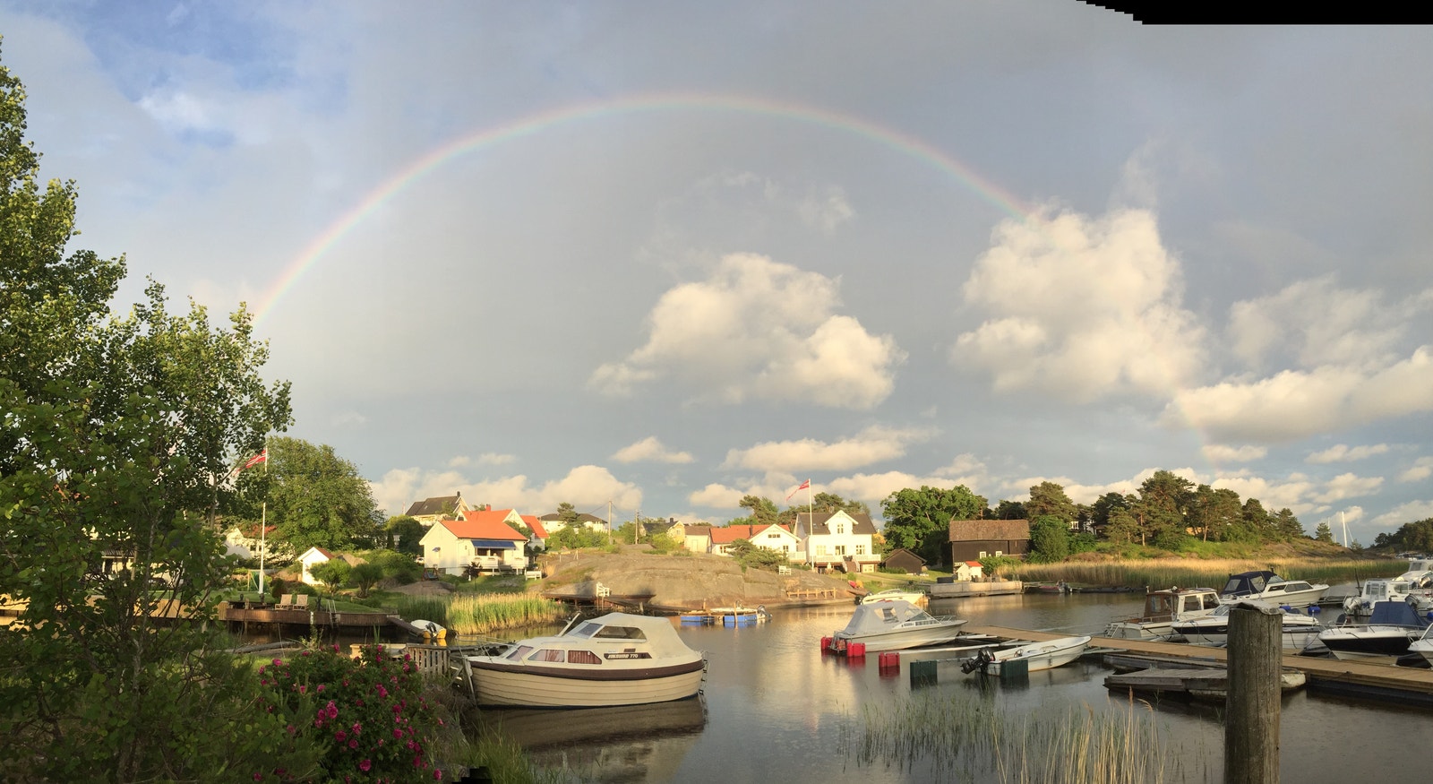 Huset sett fra motsatt side av Øyenkilen Galleribilde