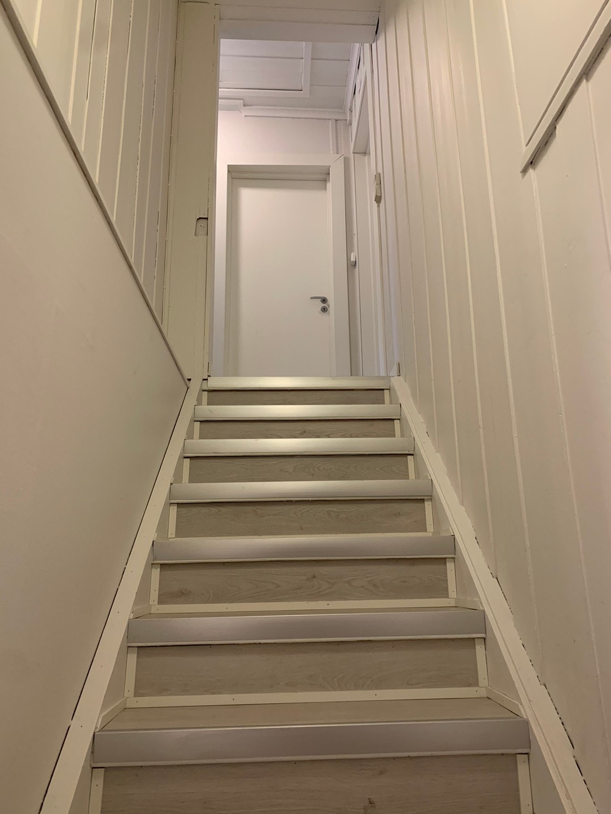 Trapp opp fra gangen Galleribilde