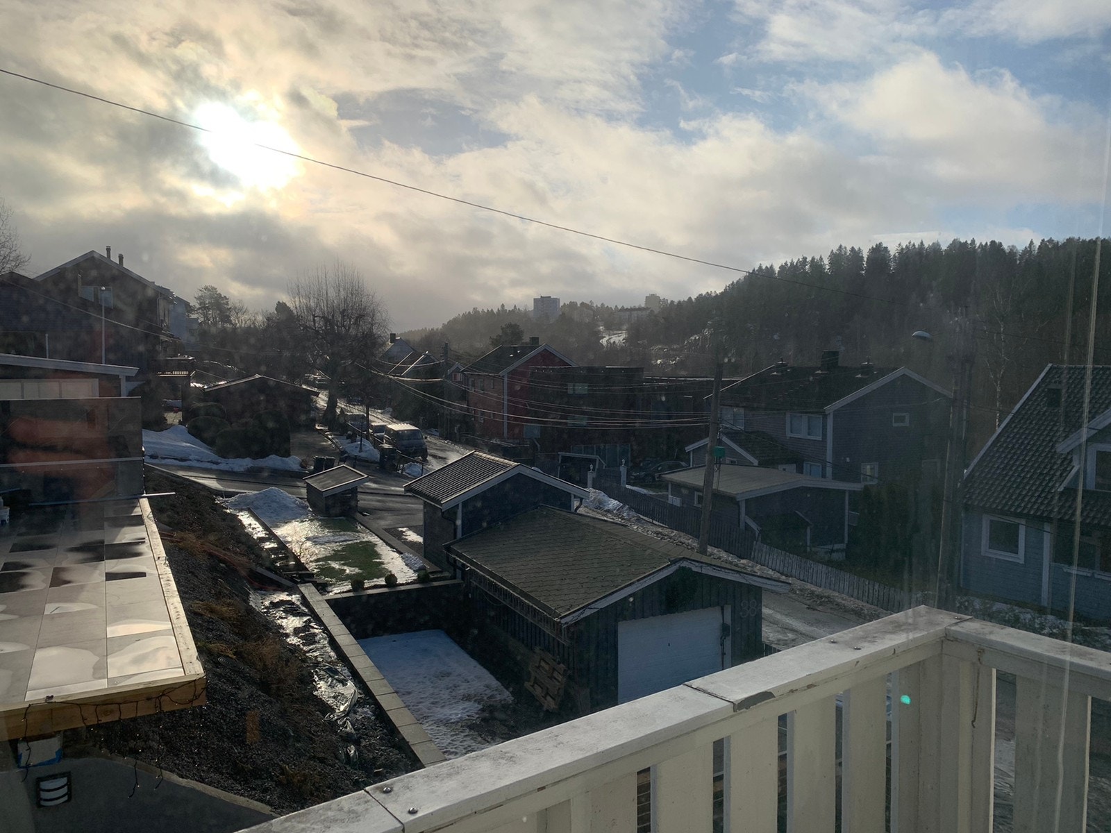 Sydvendt med gode soldorhold og hyggelig utsyn Galleribilde