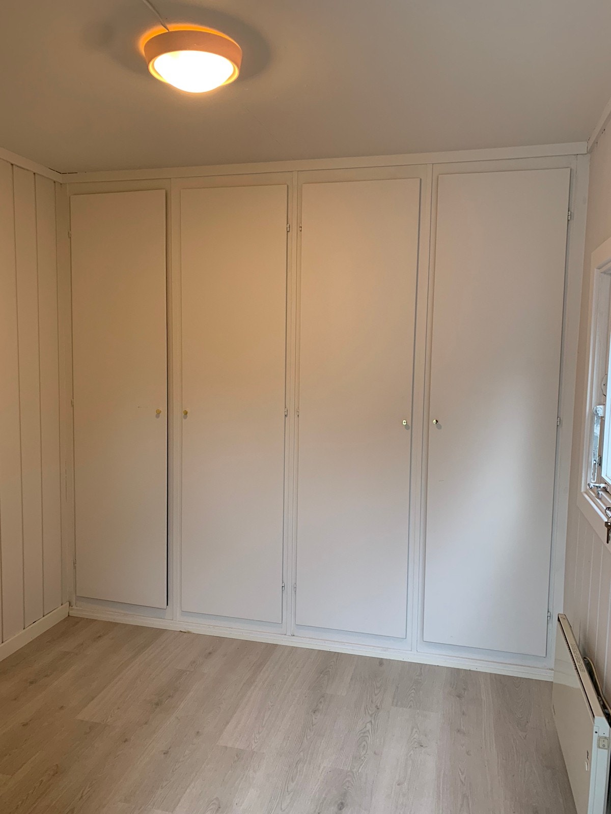 Svært god skapplass i gangen Galleribilde