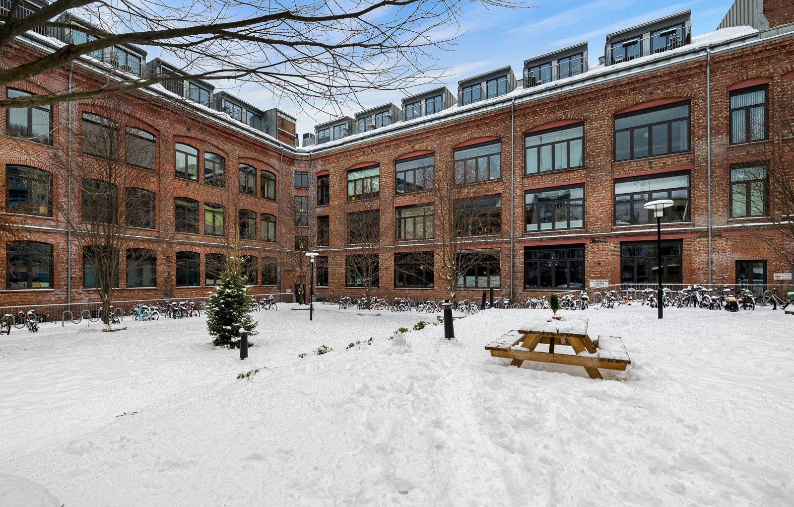 Bakgård Galleribilde