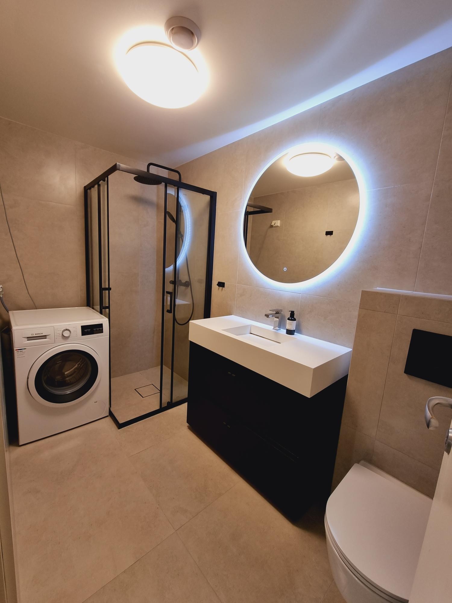 Det kommer ny baderomsmøbler. Galleribilde