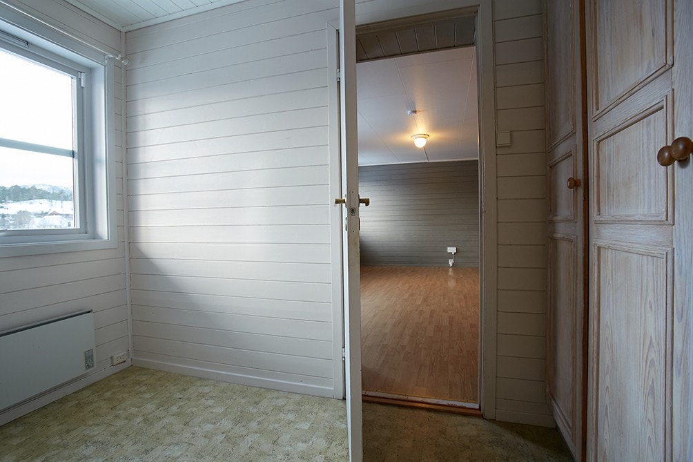 Gang innenfor entre med stor garderobe Galleribilde