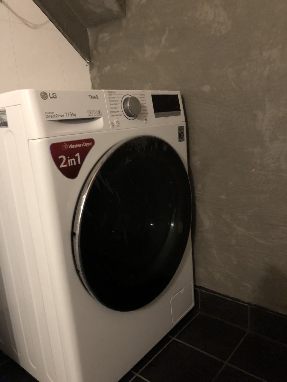 Kombinert vaskemaskin og tørketrommel Galleribilde