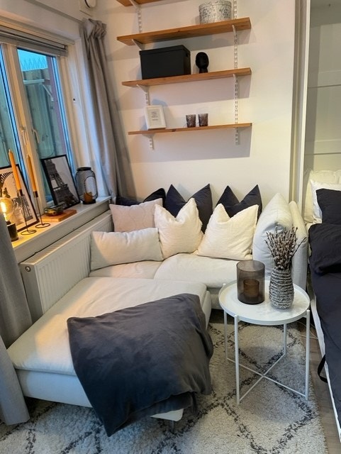 Stue innredet av forrige leietaker Galleribilde