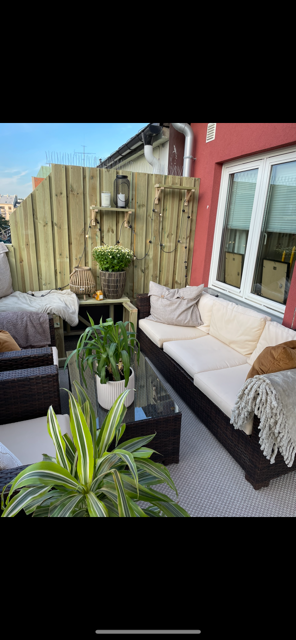 Terrasse innredet av forrige leietaker Galleribilde