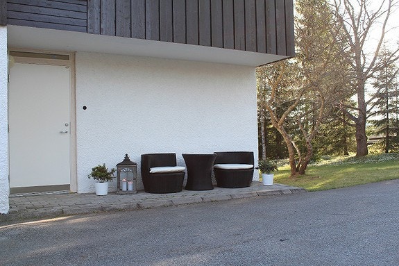 Flott inngangsparti under tak Galleribilde