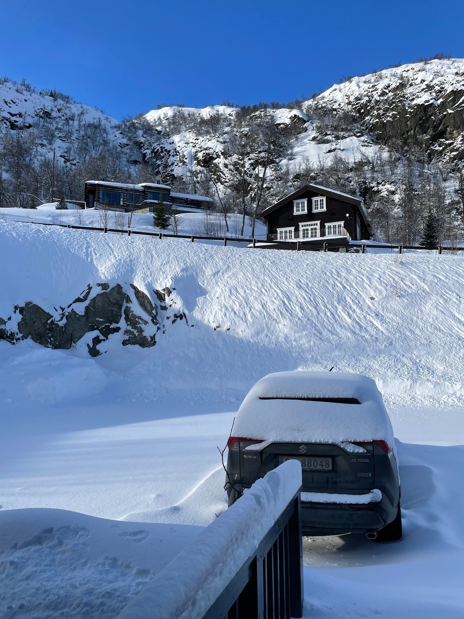 Privat parkeringsplass rett ved inngangen Galleribilde